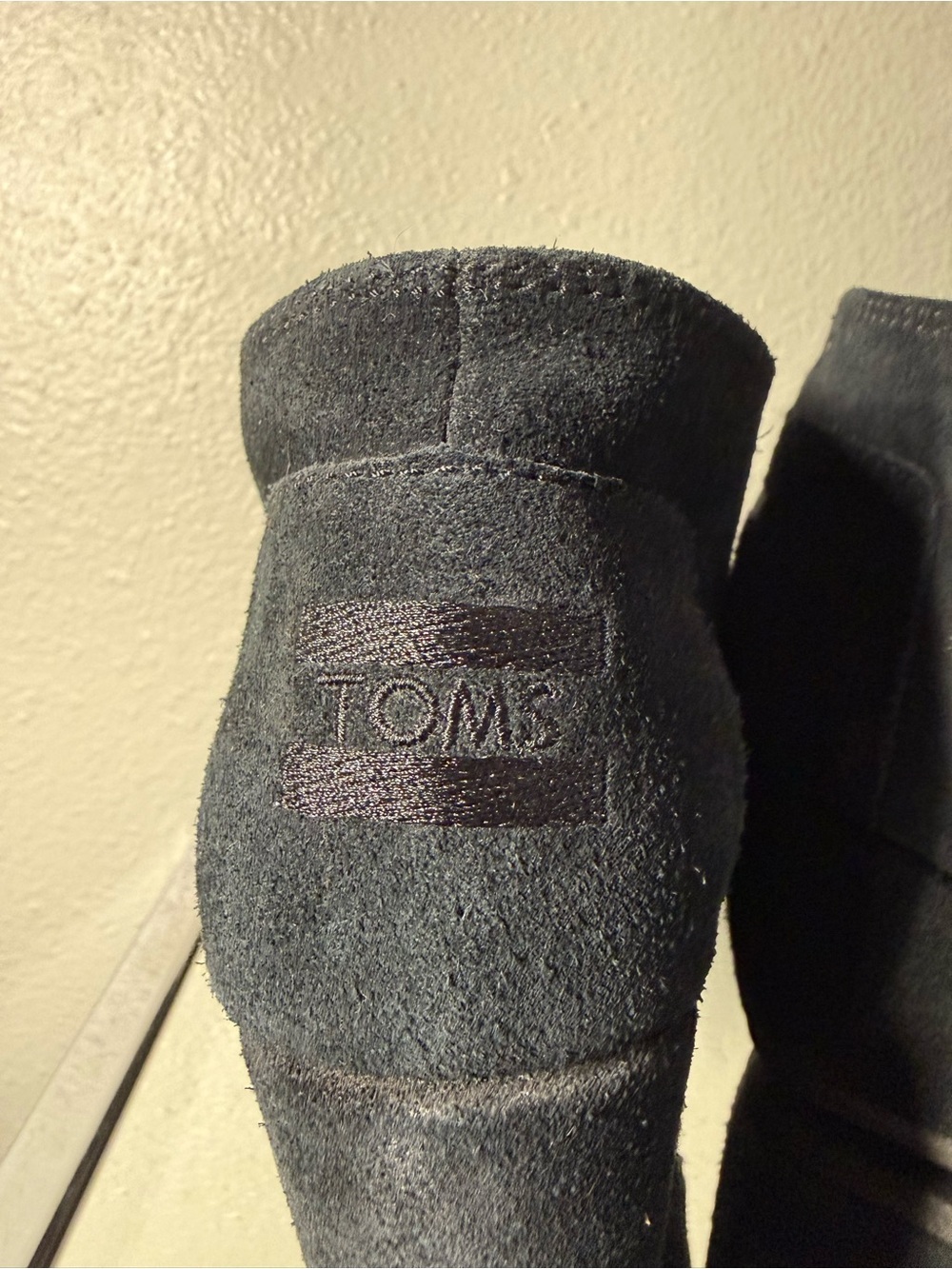 TOMS Desert Wedge Black Suede Lace-Up Ankle Booties Women’s Size 7W - Picture 5 of 6
